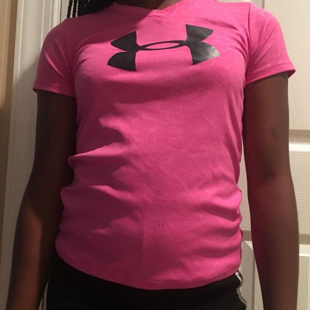 Girls under armour athletic shirt